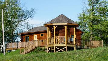 1 bedroom, soundproofing, rollaway beds