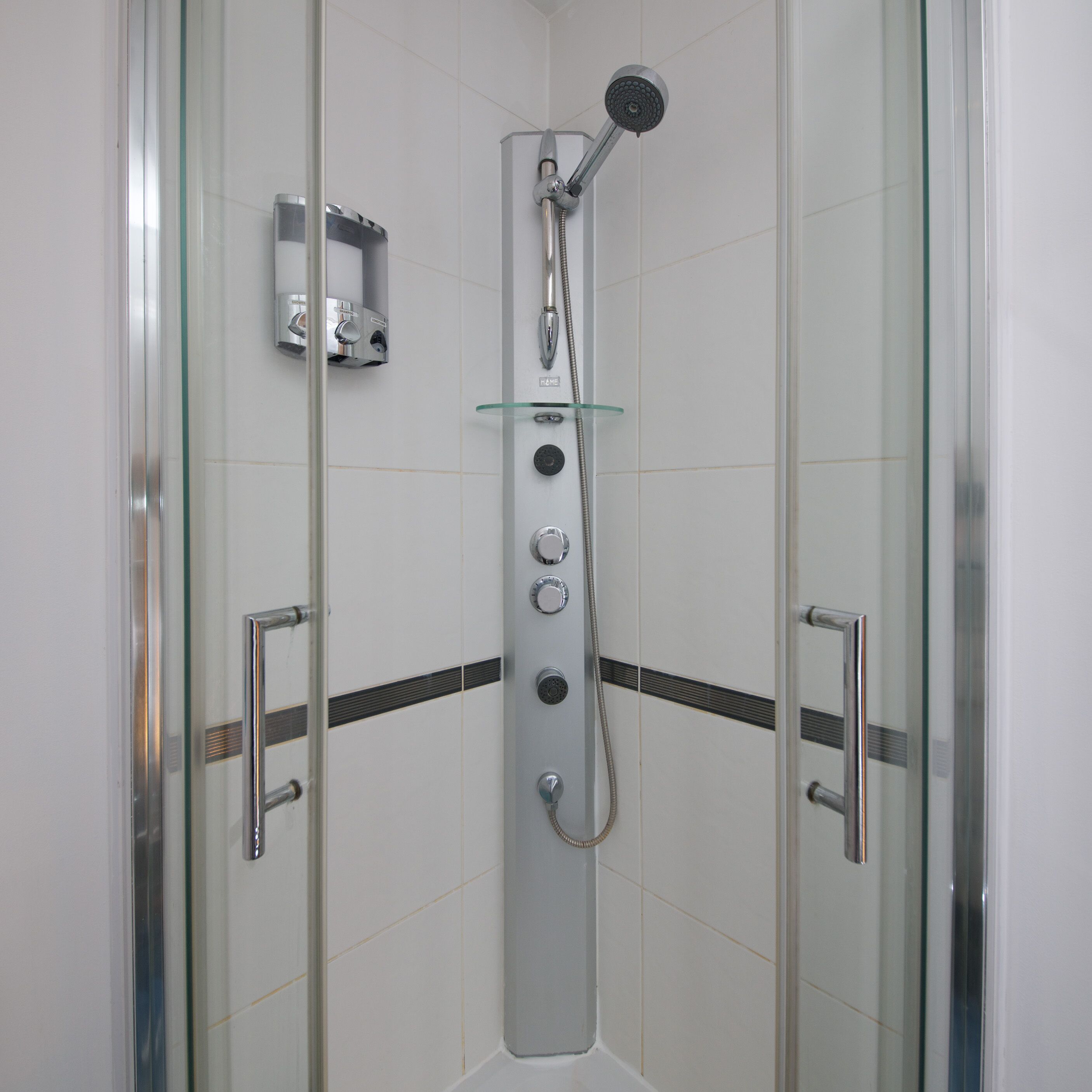 Executive Apartment, Ensuite, Garden View (Close to John Airport) | Bathroom