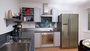 Executive Apartment, Ensuite, Garden View (Close to John Airport) | Private kitchen - Liverpool City Stays - Liverpool Entire Place - Close to Airport EE1 (Liverpool)