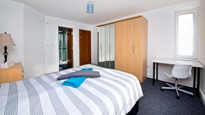 Executive Apartment, Ensuite, Garden View (Close to John Airport) | 1 bedroom - Liverpool City Stays - Liverpool Entire Place - Close to Airport EE1 (Liverpool)