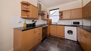 Unclassified image, 2 of 25, button - Liverpool City Stays - Lawrence Road BB1 (Liverpool)