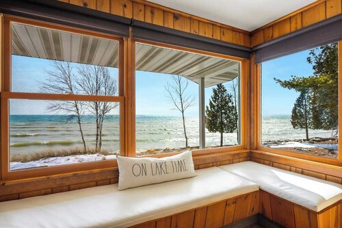 Waterfront property + Beach + Internet