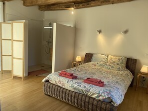 3 chambres, fer et planche à repasser, lit parapluie, Wi-Fi gratuit