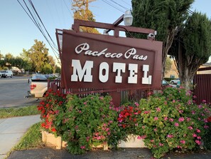 Exterior - Pacheco Pass Motel (Gilroy)