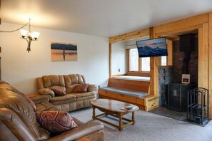 Flat-screen TV, fireplace