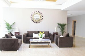 Lobby-lounge