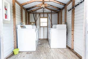 Apartment, 1 Bedroom, Non Smoking (Beachlife Deluxe - 5 min to beach) | Laundry