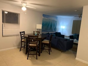 아파트, 침실 2개, 금연 (Beach Apt for families, 3min to beach) | 객실 내 식사 공간