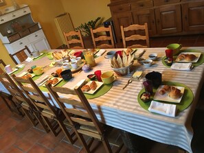 Breakfast area - La Bigourd'in (Escoubes-Pouts)