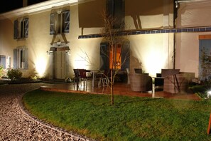 Front of property - evening/night - La Bigourd'in (Escoubes-Pouts)