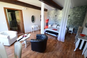 Quarto casal premium | Escrivaninha, espaço de trabalho para notebook, Wi-Fi de cortesia