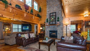 TV, fireplace, DVD player, books - 5BR, 5.5BA log cabin (Nashville)