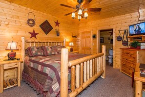 5 bedrooms, iron/ironing board, WiFi, bed sheets - 5BR, 5.5BA log cabin (Nashville)