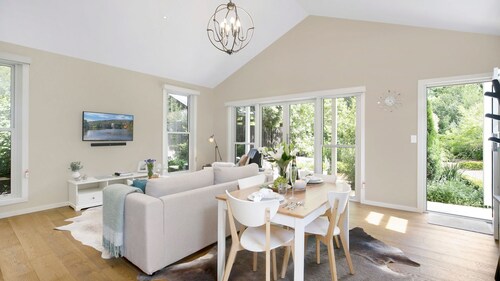 Banyula Annex - superb contemporary styling and modern amenities