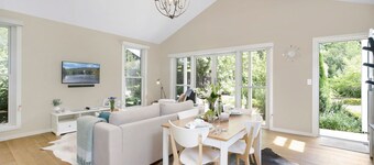 Banyula Annex - superb contemporary styling and modern amenities