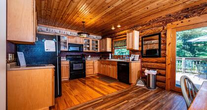 3BR, 2BA log cabin