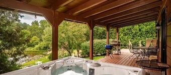 Cozy Pondside Cabin w/ Hot Tub | Near Bloomington & Nashville