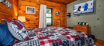 Cozy Pondside Cabin w/ Hot Tub | Near Bloomington & Nashville