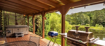 Cozy Pondside Cabin w/ Hot Tub | Near Bloomington & Nashville