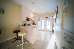 Fridge, microwave, oven, stovetop - Promo Holidays!3Beds2Bath6PPL Banff Close Gem in Mountain View Townhouse (Harvie Heights)