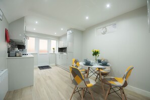 Shared kitchen - Laurel House (Reading)