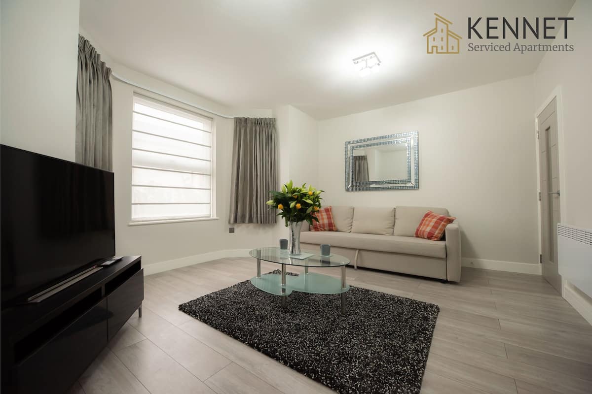 Deluxe Apartment, Ensuite, Garden View | Lounge