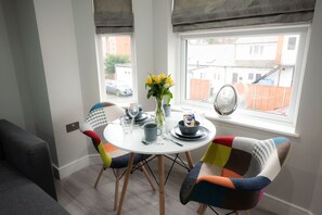 Superior-Apartment, eigenes Bad | Speisen