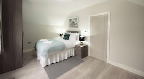Deluxe Penthouse, Private Bathroom | 1 bedroom - Laurel House (Reading)