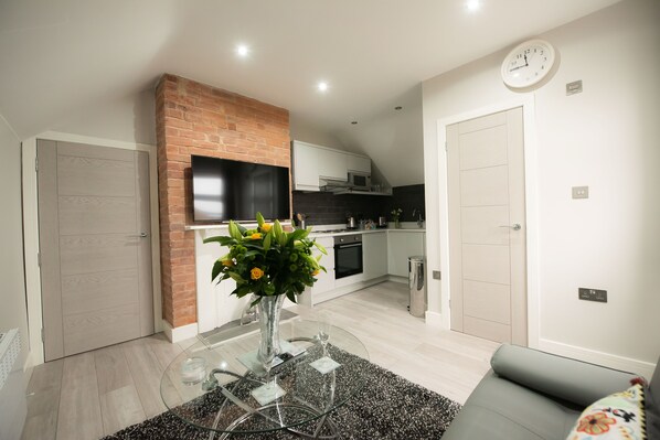 Deluxe Penthouse, Private Bathroom | Lounge - Laurel House (Reading)