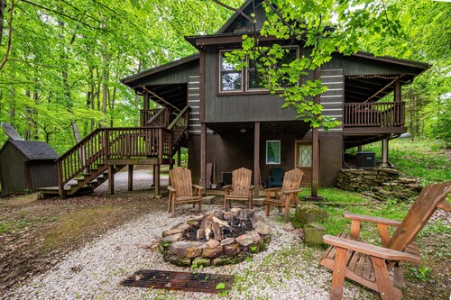 Romantic Log Cabin w/ Hot Tub, Jetted Tub & Wood Stove