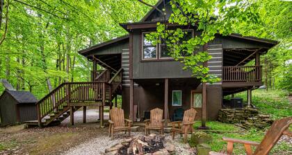 Romantic Log Cabin w/ Hot Tub, Jetted Tub & Wood Stove
