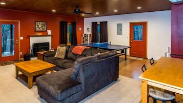 Smart TV, fireplace, DVD player, table tennis