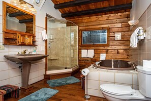 Towels - Unique secluded cabin, cathedral ceiling, gas cook range, pool table ,hot tub (Morgantown)