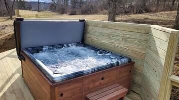 Bain à remous extérieur