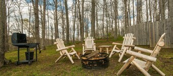 Hilltop Cottage w/ Hot Tub, Views & Near Yellowwood Trails 2BR, 2BA