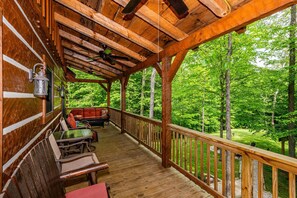Terrace/patio - Dog-Friendly Log Cabin | Hot Tub, Game Room & Fireplace 4BR, 3BA (Morgantown)