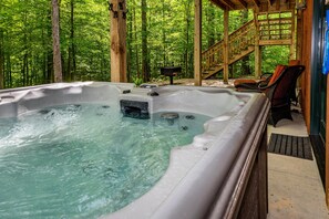 Outdoor spa tub - Dog-Friendly Log Cabin | Hot Tub, Game Room & Fireplace 4BR, 3BA (Morgantown)