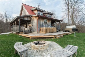 Property grounds - Secluded Log Cabin | Hot Tub, Fireplace & Near Nashville 2BR, 1.5BA (Nashville)