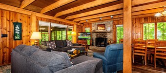Secluded Hilltop Cabin | Hot Tub, Pool Table & Near Nashville 4BR, 3BA