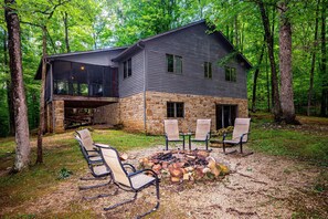 Property grounds - 4BR, 3BA cabin (Nashville)