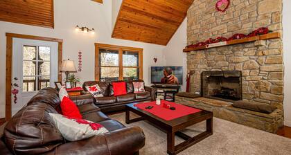 Private Lake Lodge | 21 Acres, Hot Tub & Game Room 5BR, 2.5BA