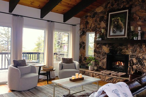 Luxury Tahoe Townhome. Panoramic Lake & Mountain Views. Sleeps six.