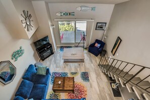 TV, caminetto, lettore DVD