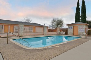 Kolam renang terbuka 