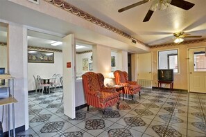 Kawasan tempat duduk lobi