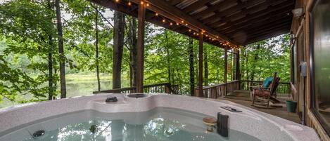 Bañera de hidromasaje al aire libre