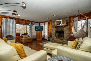 Smart TV, fireplace, DVD player, ping pong