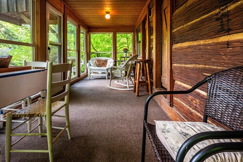 2 BA, (1 is a loft), 1 BA Log Cabin