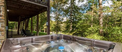 Tina de hidromasaje al aire libre