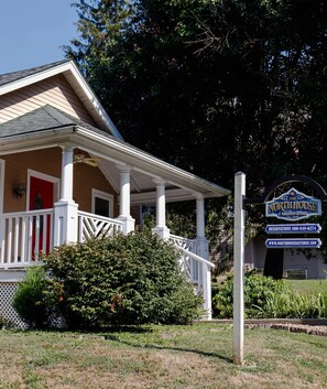 Exterior detail - 3BR, 2BA (Nashville)